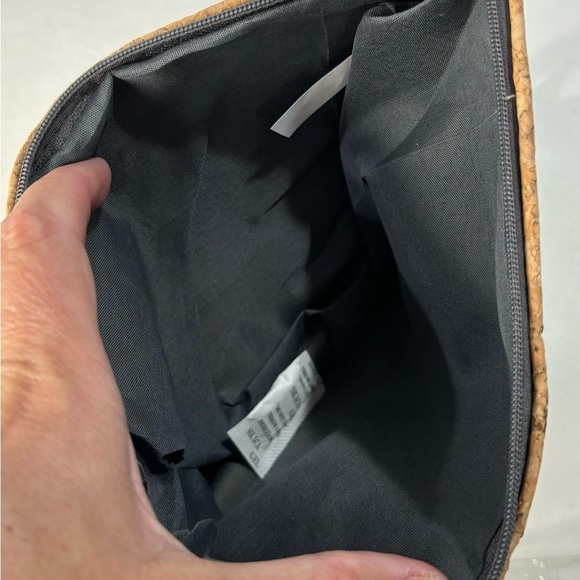 Norwex Cork Cosmetic Bag Consultant Travel Zipper Pull Tan/Black NEW - Picture 6 of 10